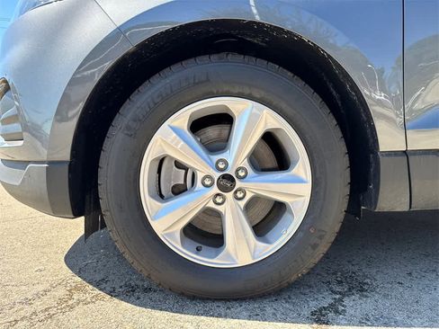 New 2024 Ford Edge SE image 9