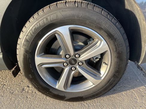 Used 2024 Ford Edge SEL w/ Convenience Package image 9