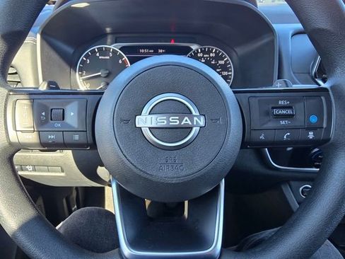 Used 2023 Nissan Rogue SV image 31