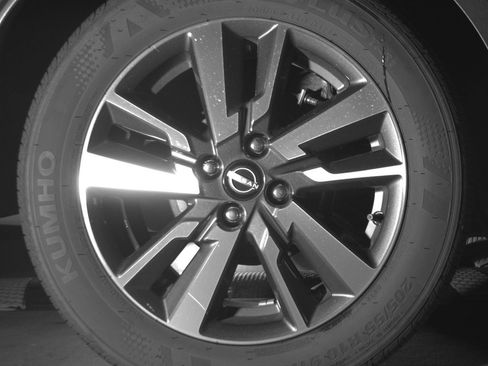Used 2025 Nissan Versa SV FWD image 15