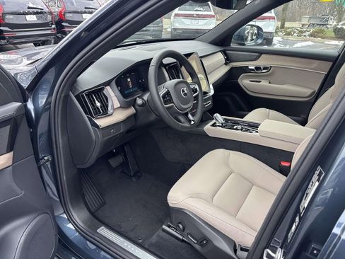 New 2026 Volvo XC90 B5 Plus image 25
