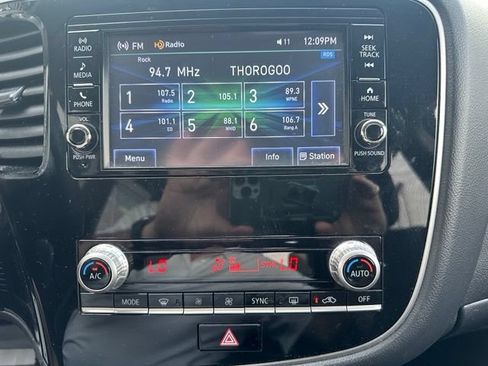 Used 2020 Mitsubishi Outlander SE AWD/4WD image 21