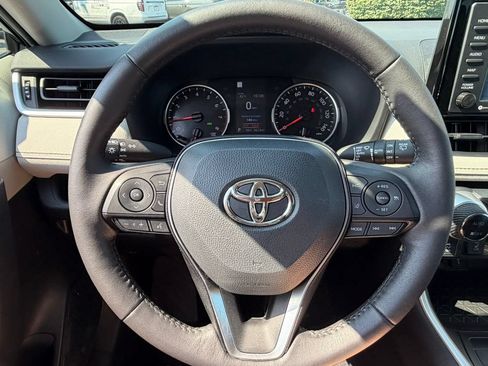 Used 2022 Toyota RAV4 XLE w/ XLE Grade Weather Package AWD/4WD image 27