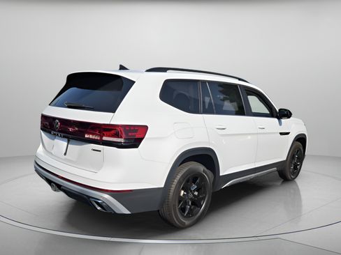 Certified 2024 Volkswagen Atlas Peak Edition SE AWD/4WD image 5