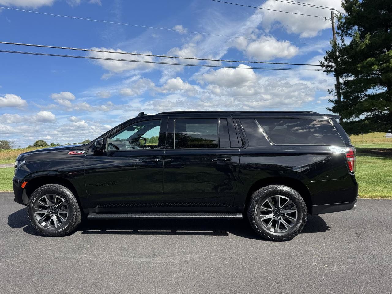 Used 2023 Chevrolet Suburban Z71 w/ Off-Road Capability Package AWD/4WD image 3