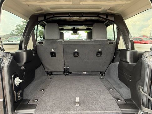 Used 2025 Jeep Wrangler Unlimited Sahara AWD/4WD image 7