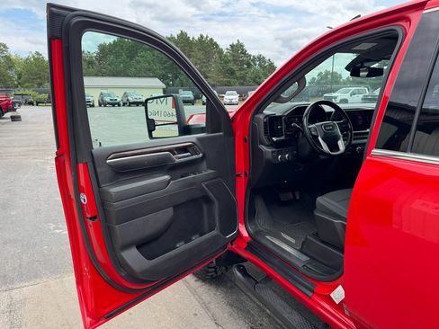 Used 2024 GMC Sierra 2500 SLE image 5