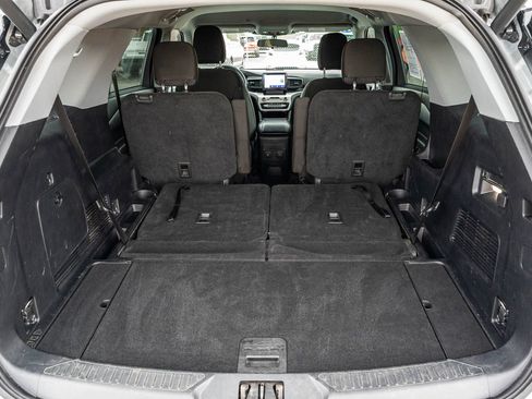 Certified 2022 Ford Explorer XLT RWD image 18