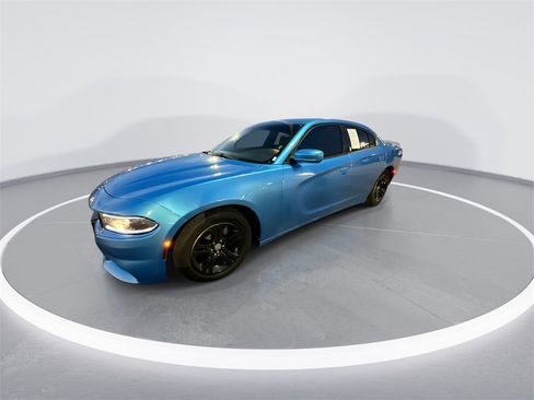 Used 2018 Dodge Charger SXT image 4