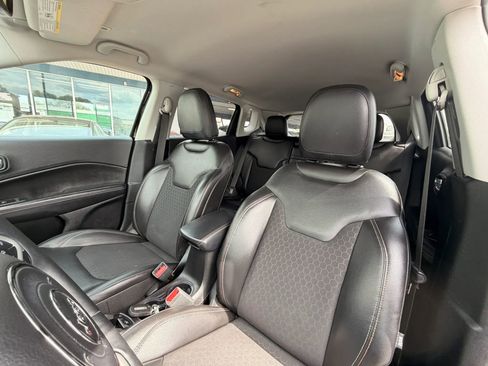 Used 2018 Jeep Compass Latitude w/ Popular Equipment Group AWD/4WD image 10