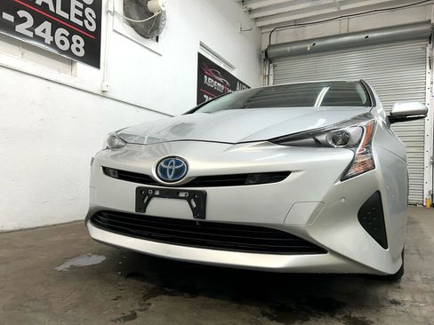 Used 2018 Toyota Prius Two w/ Prius Two Safety Plus Package image 9