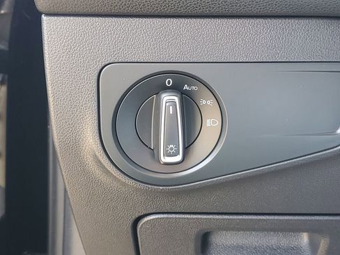 Used 2018 Volkswagen Tiguan SE AWD/4WD image 18