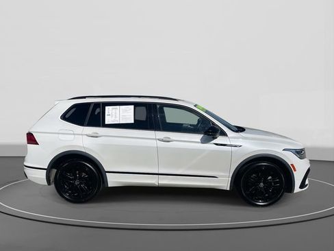 Used 2022 Volkswagen Tiguan SE R-Line image 3