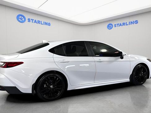 Used 2025 Toyota Camry SE w/ Convenience Package image 11