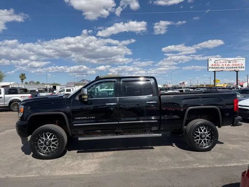 Used 2017 GMC Sierra 2500 Denali w/ Duramax Plus Package AWD/4WD image 4