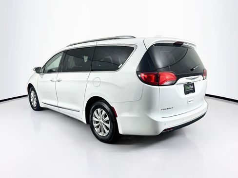 Used 2019 Chrysler Pacifica Touring-L FWD image 5
