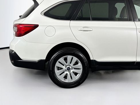 Used 2019 Subaru Outback 2.5i Premium AWD/4WD image 38