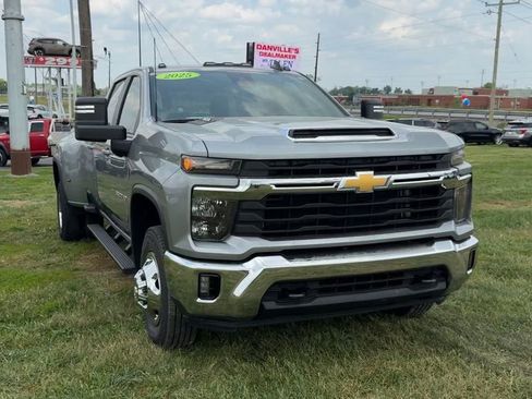 Used 2025 Chevrolet Silverado 3500 LT AWD/4WD image 9