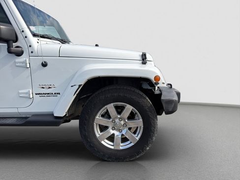Used 2017 Jeep Wrangler Unlimited Sahara w/ Connectivity Group AWD/4WD image 23