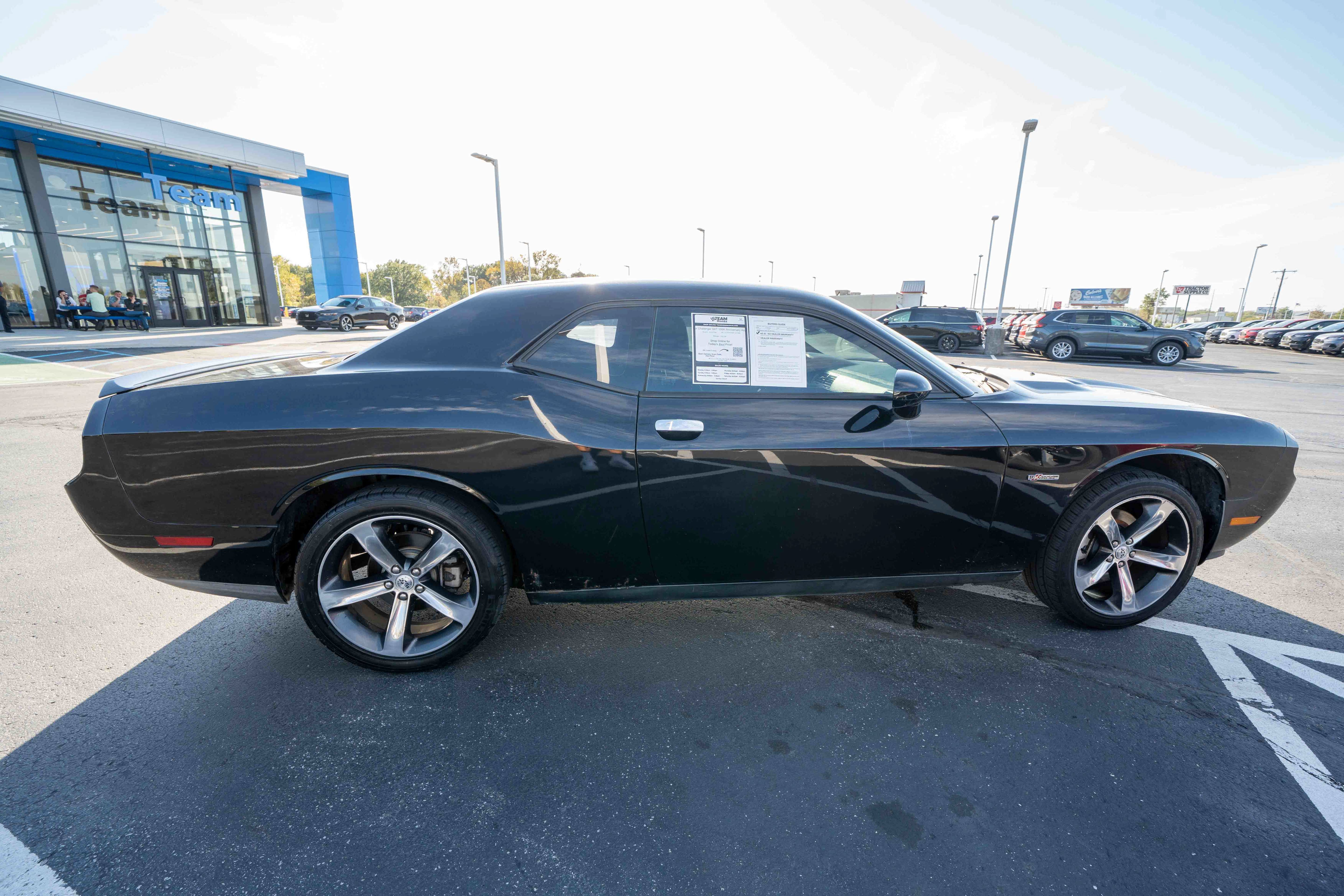 Used 2014 Dodge Challenger SXT RWD image 6