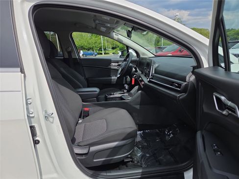 Used 2023 Kia Sportage LX AWD/4WD image 26