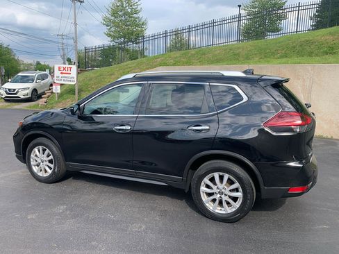 Used 2018 Nissan Rogue SV AWD/4WD image 3