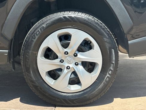 Certified 2022 Toyota RAV4 LE FWD image 32