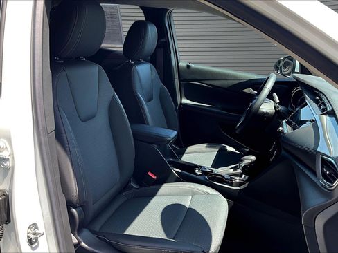 Used 2023 Buick Encore GX Preferred w/ Cold Weather Comfort Package FWD image 21
