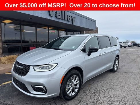 New 2026 Chrysler Pacifica Limited image 5