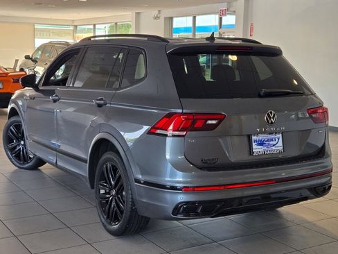 Used 2022 Volkswagen Tiguan SE R-Line AWD/4WD image 14