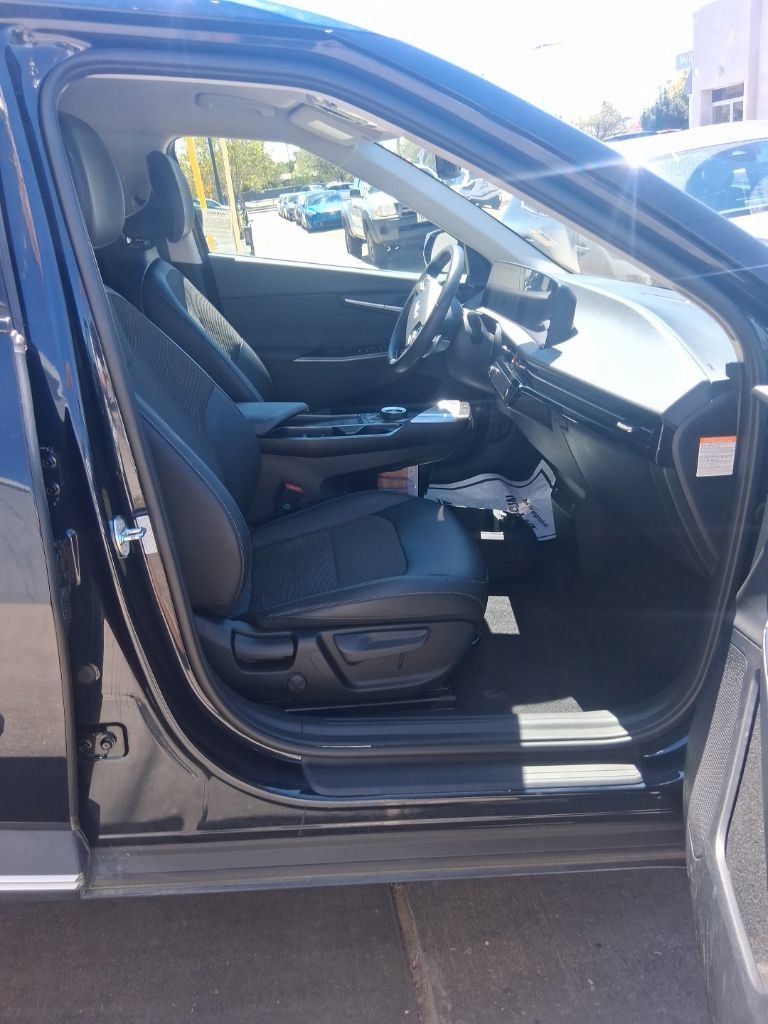 Used 2024 Kia EV6 Light RWD image 9