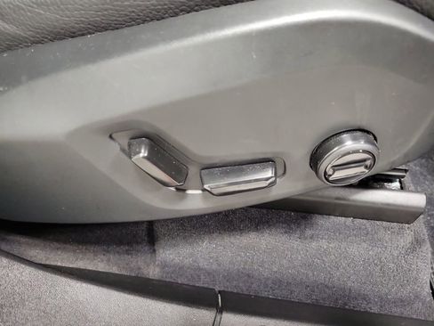 Used 2025 Volvo XC90 B5 Plus w/ Protection Package Premier image 31