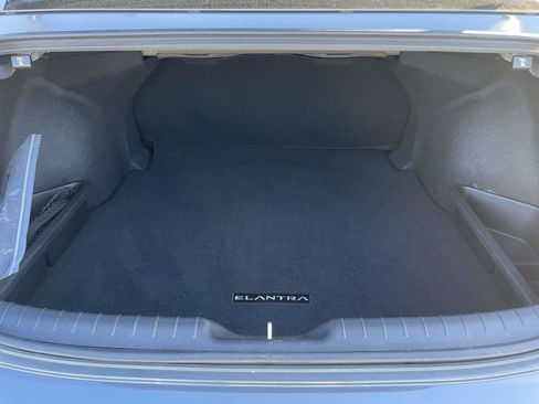 Certified 2025 Hyundai Elantra SE image 8