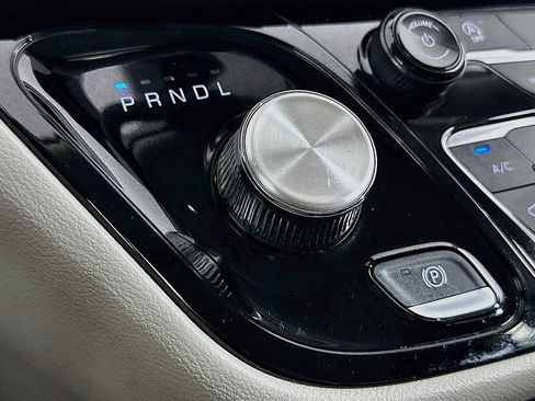 Used 2023 Chrysler Voyager LX FWD image 17