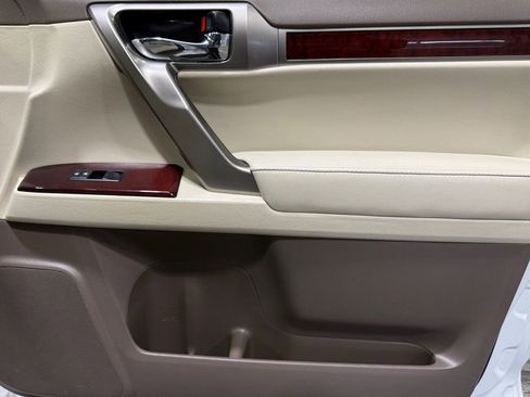 Used 2015 Lexus GX 460 w/ Premium Package image 11