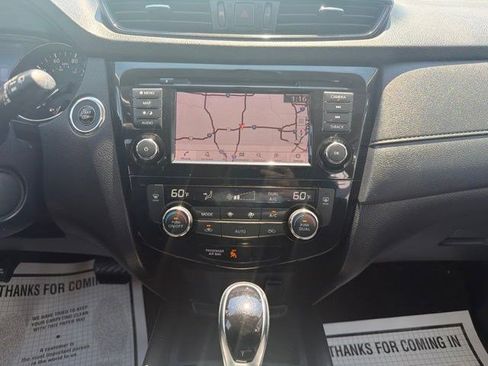 Used 2018 Nissan Rogue SV w/ Premium Package AWD/4WD image 25