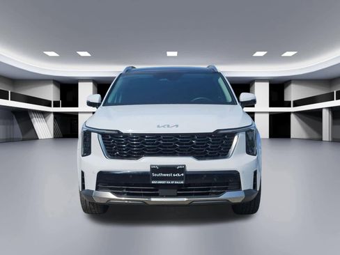 Certified 2025 Kia Sorento EX w/ Panoramic Sunroof Package FWD image 9