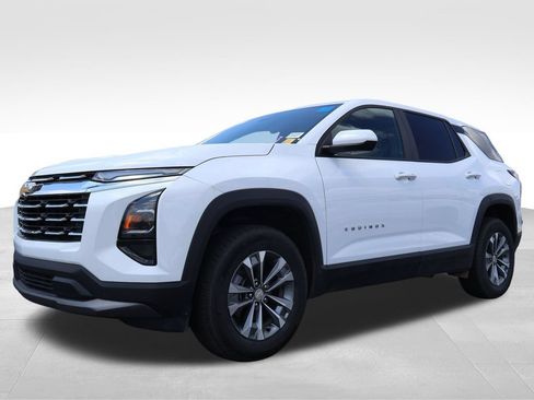 Used 2025 Chevrolet Equinox LT AWD/4WD image 2