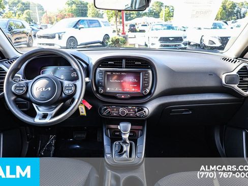 Used 2025 Kia Soul LX w/ LX Technology Package FWD image 29