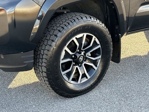 Used 2022 Toyota Tacoma TRD Sport image 28
