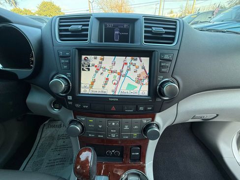Used 2012 Toyota Highlander Limited w/ Tow Pkg image 11
