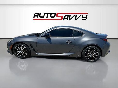 Used 2022 Toyota GR86 RWD image 4