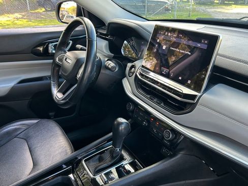 Certified 2022 Jeep Compass Limited image 34