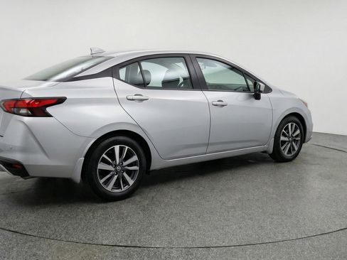 Used 2025 Nissan Versa SV image 9