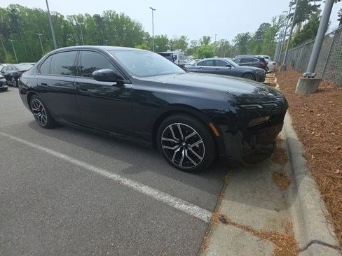 Certified 2025 BMW 750e xDrive image 5