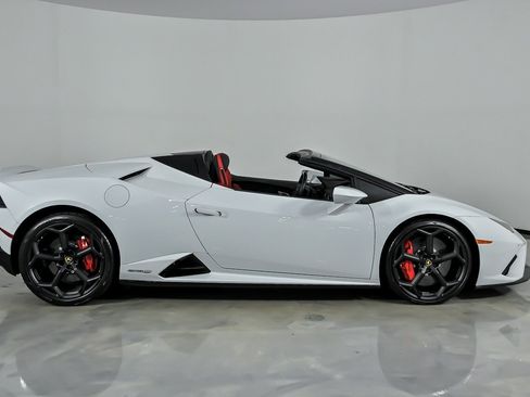 Used 2023 Lamborghini Huracan EVO RWD image 13