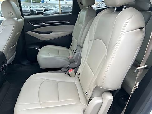 Used 2019 Buick Enclave Essence FWD image 18