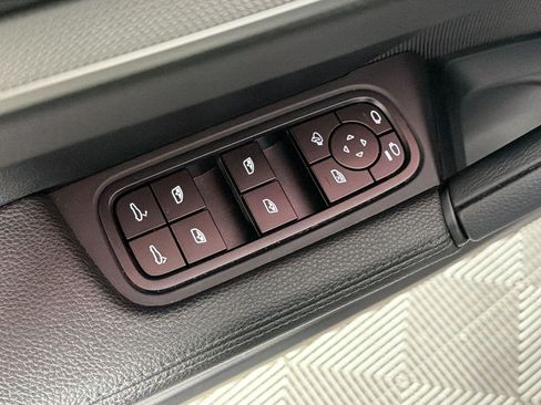 Certified 2024 Porsche Cayenne AWD/4WD image 14