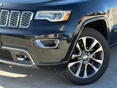 Used 2018 Jeep Grand Cherokee Overland image 2