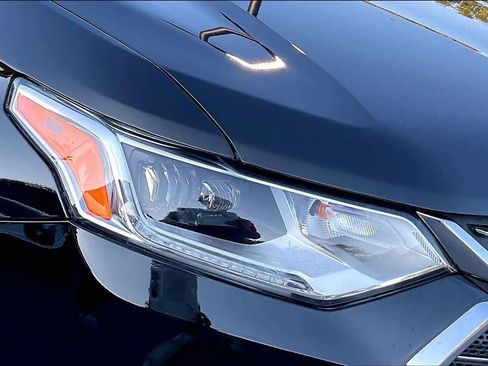 Certified 2021 Chevrolet Traverse Premier w/ LPO, Floor Liner Package image 28